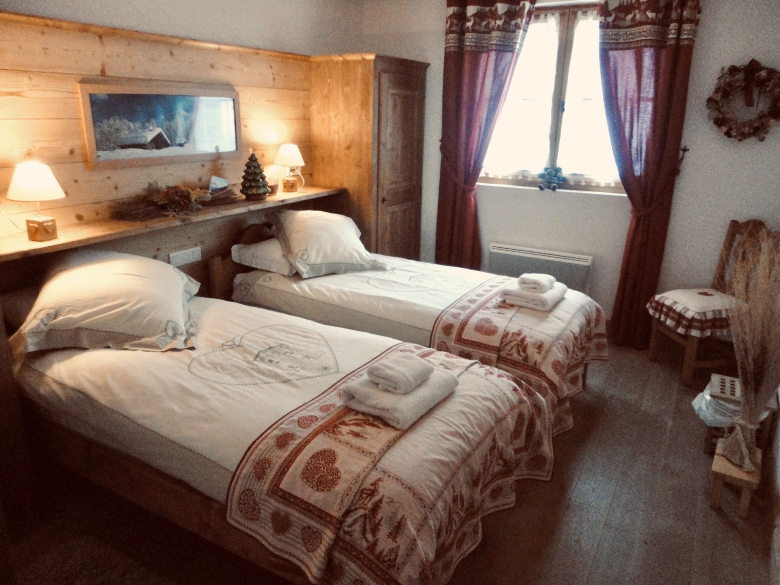 Twin bedroom in the chalet