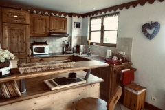 Chalet-kitchen-to-window-1-scaled